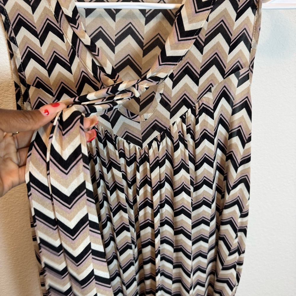 Chevron Pattern Sleeveless Blouse - Picture 3 of 7